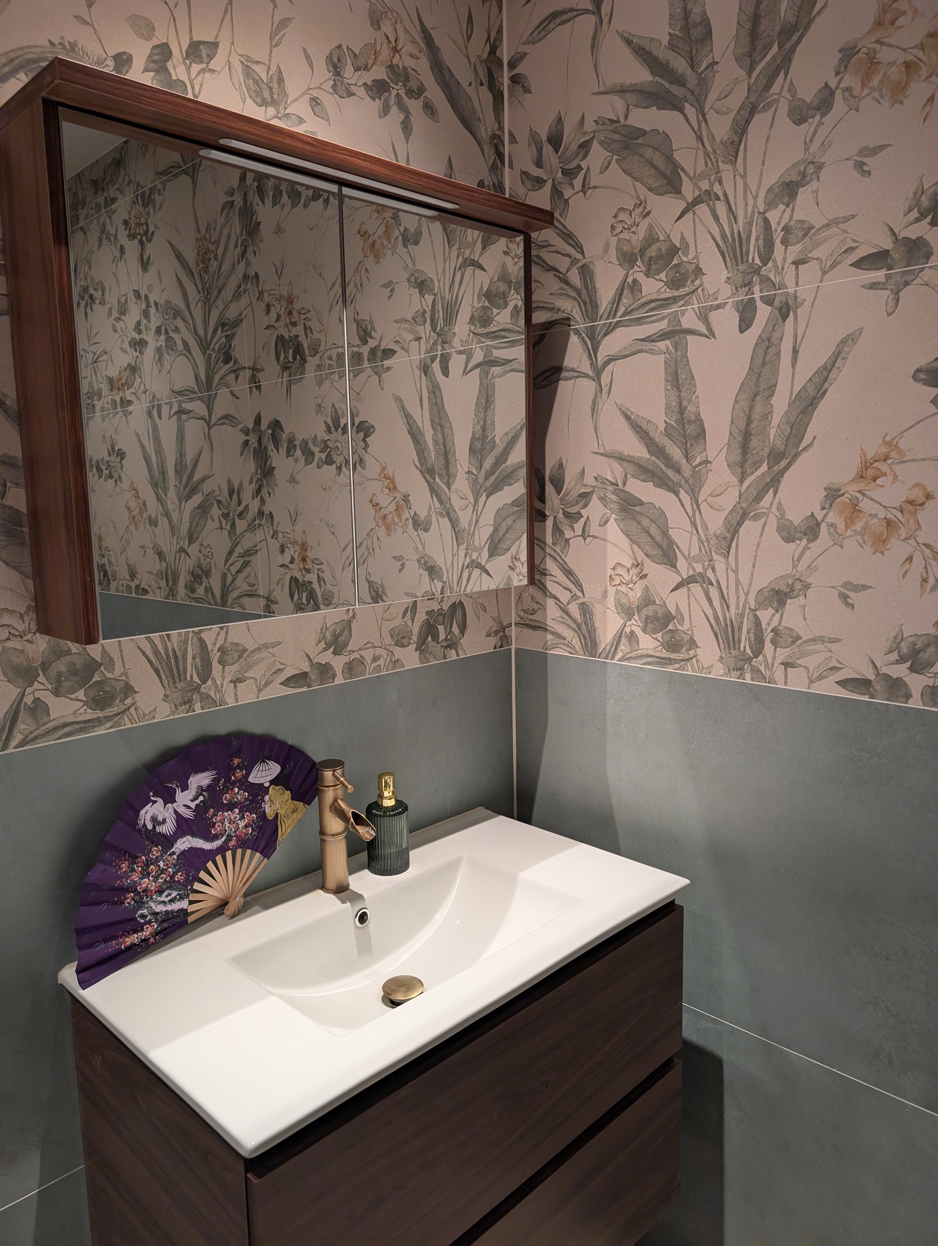 Enchanted Bathroom: sink